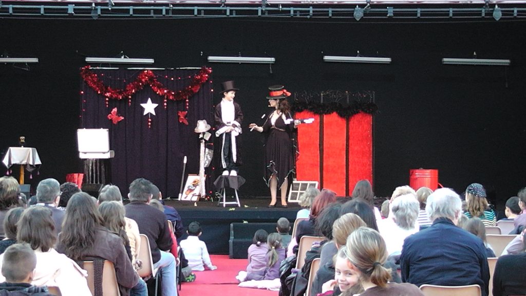 Spectacle de Noël de Jinie Brigina, magicienne, pour une mairie